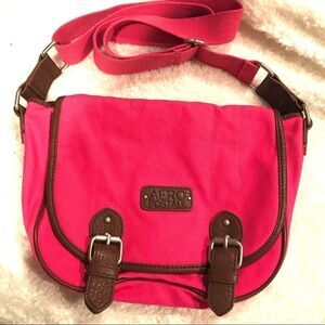 👠Aeropostale Pink canvas small messenger crossbody